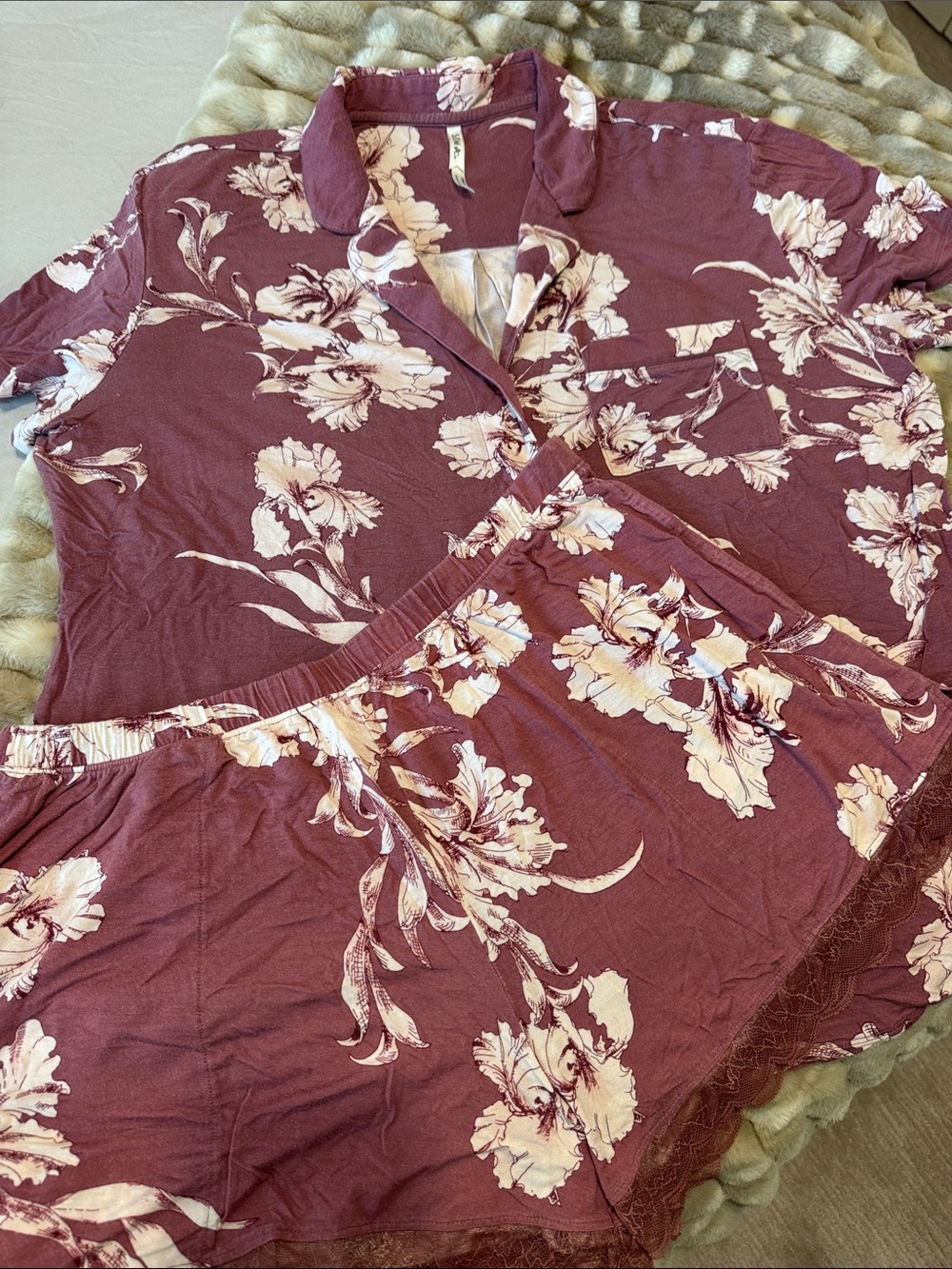Soma Mauve and Cream Floral Sleep Top large top Medium bottoms